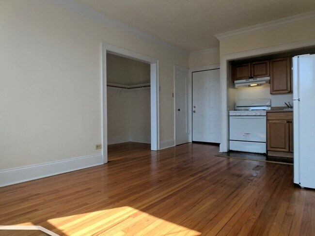 Building Photo - 2737 N Spaulding Ave