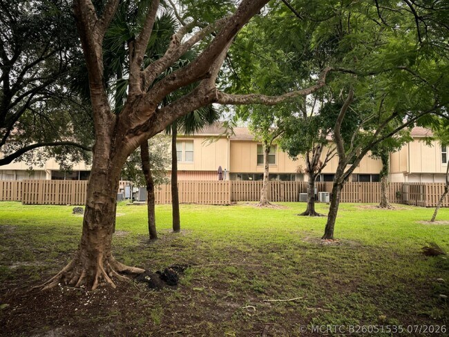 Building Photo - 855 NW 80th Way