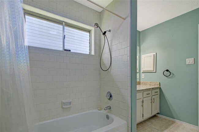 Building Photo - 16322 Chimneystone Dr