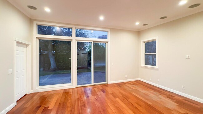 Building Photo - 827 Richardson Ct