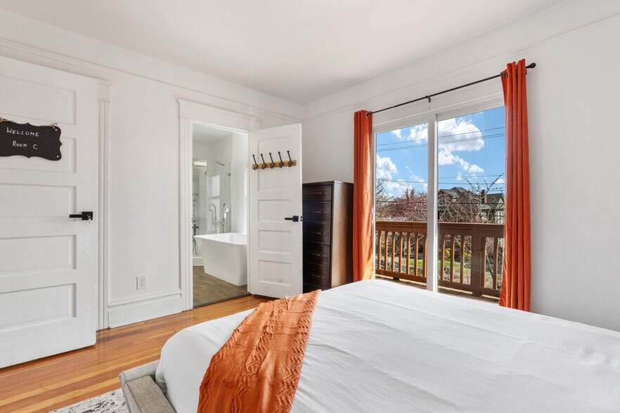 Building Photo - 1914 E Jefferson St