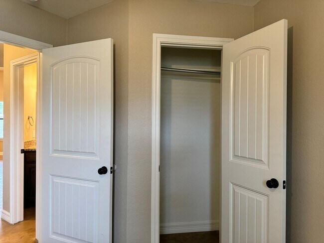 Building Photo - 15786 County Rd 472