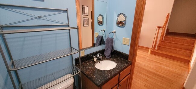 1st floor 1/2 bath - 503 Chambers St