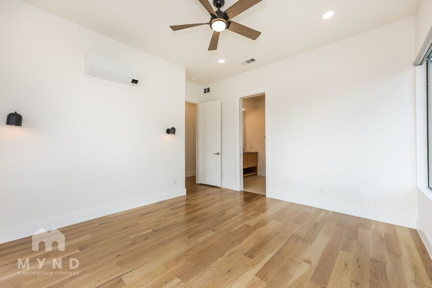 Building Photo - 1012 Mobile St