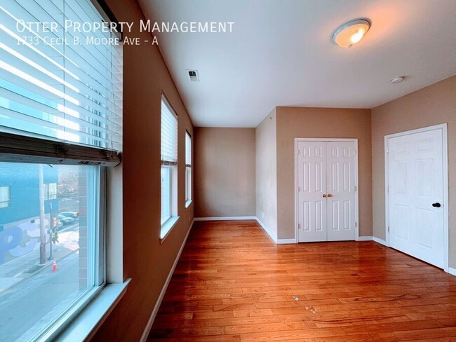 Building Photo - Spacious 3B/2.5BA with Modern Comforts – C...