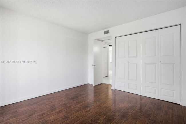 Building Photo - 9994 Nob Hill Ct