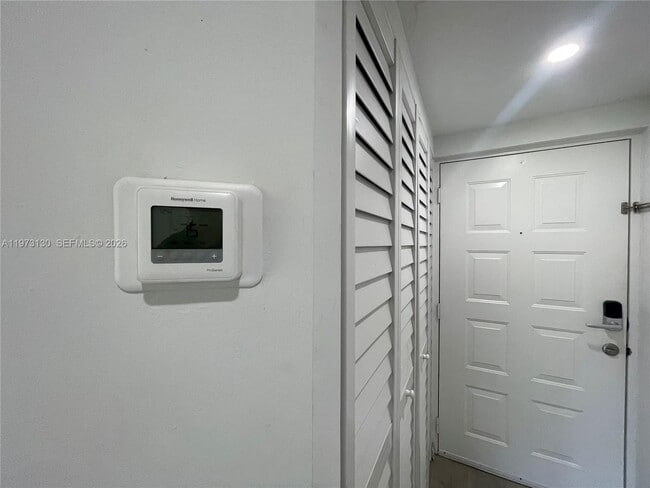 Building Photo - 8290 Lake Dr