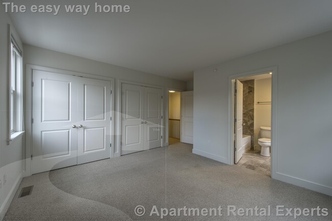 Building Photo - 110 Second St Unit #PH12