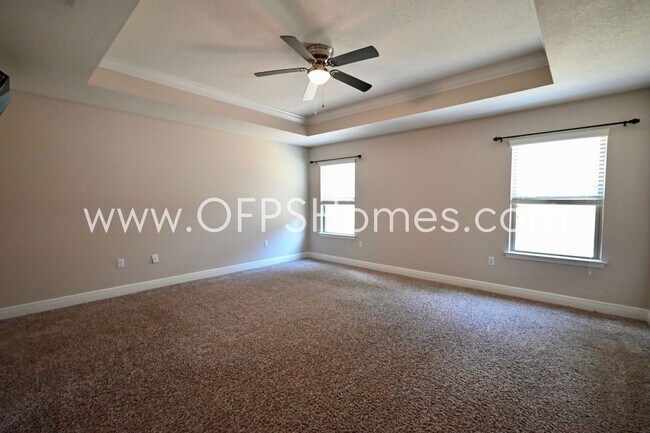 Building Photo - Home in South Crestview!