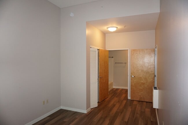 Building Photo - 701 Columbia St