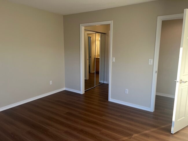 Building Photo - 301 Brant Ln