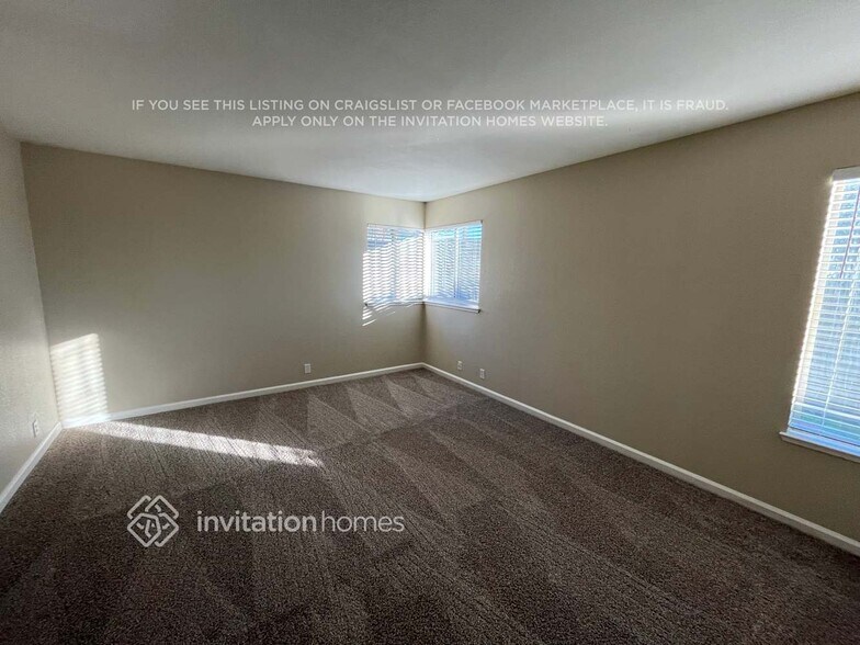 Building Photo - 529 Oakborough Ave