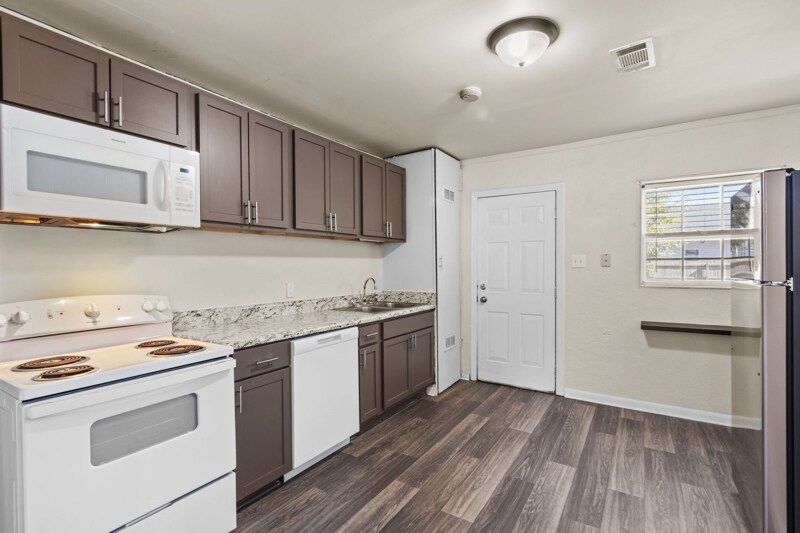 Building Photo - 1208 N D St