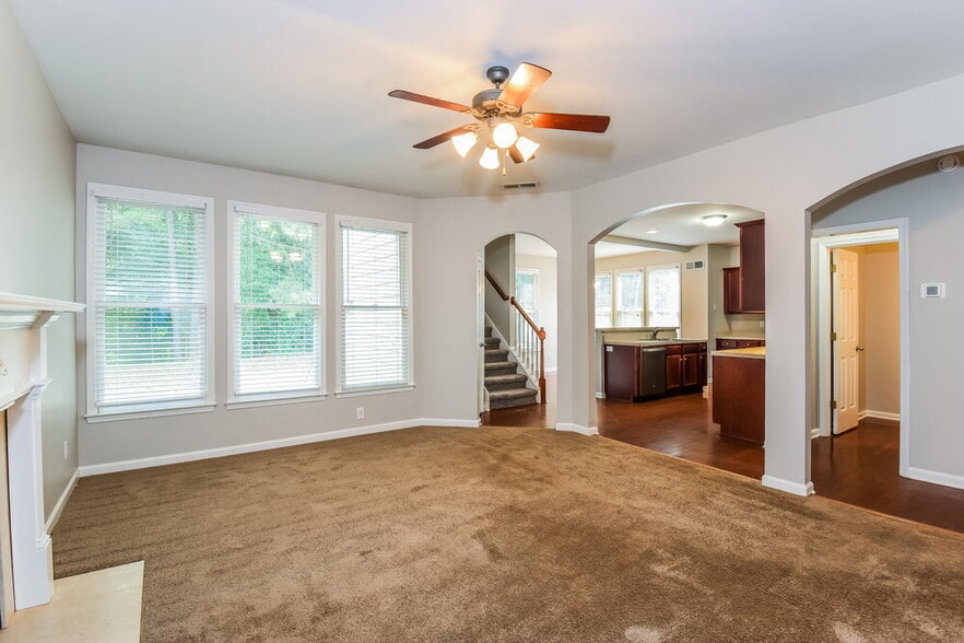 Building Photo - 226 Elmbrook Ln