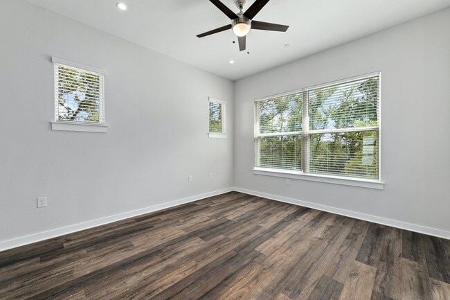 Building Photo - 12001 Vista Parke Dr