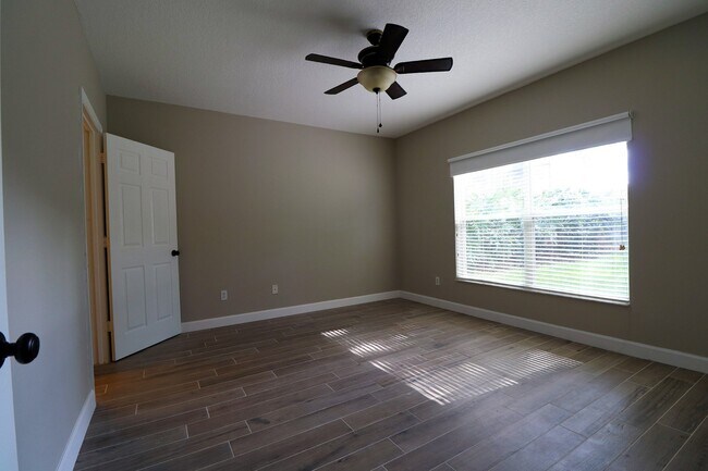 Building Photo - Beautiful 4-Bedroom Home in Gated Golf Community – East Orlando