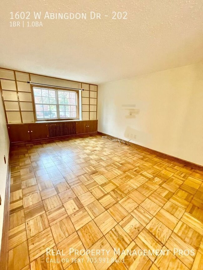 Building Photo - 1602 W Abingdon Dr