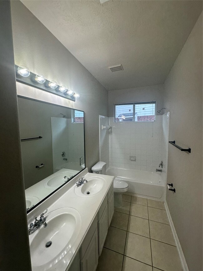 Building Photo - 13603 Short Brook Ln