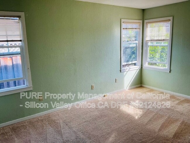 Building Photo - 624 Button St