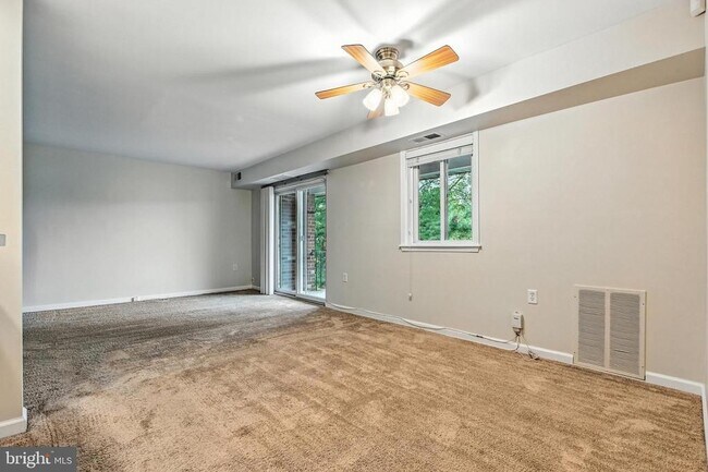 Building Photo - 206 Victor Pkwy