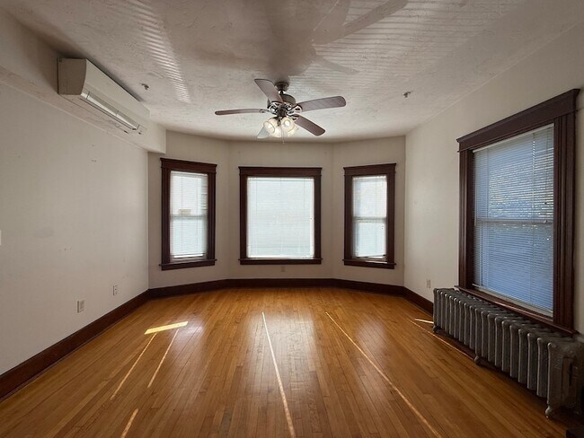 Building Photo - 32 Woodbine St