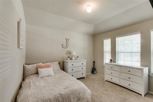 Building Photo - 255 Callaghan Dr