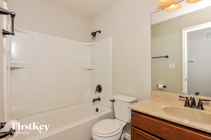 Building Photo - 1720 Woods Mill Dr