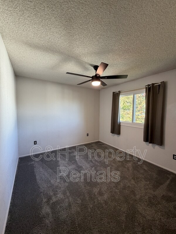 Building Photo - 1133 Minuteman St