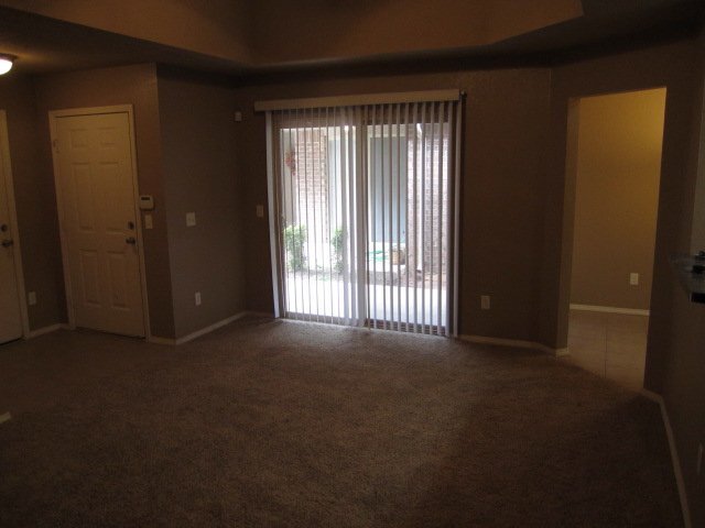 Building Photo - 425 Sterling Pointe Way