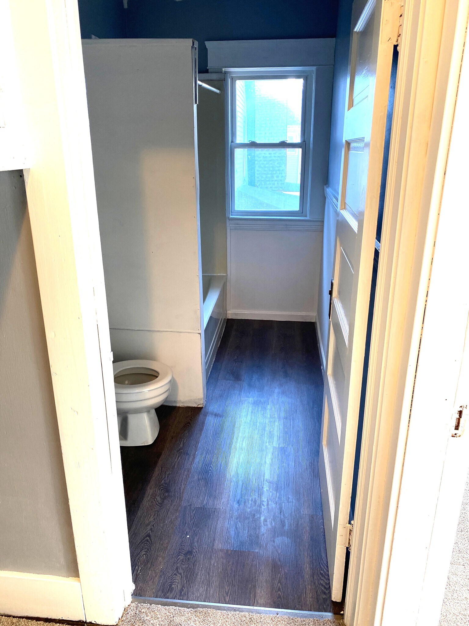 Building Photo - 916 W 9th St