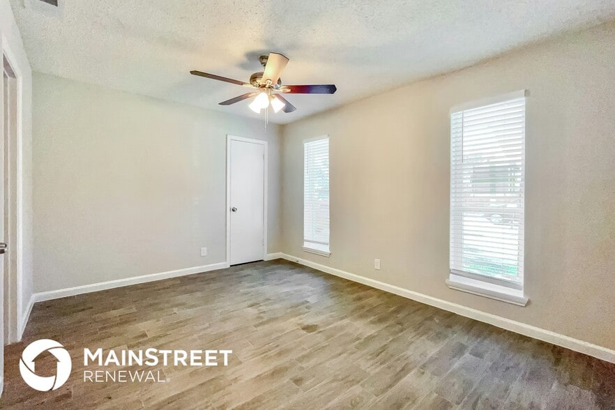 Building Photo - 12920 Spring Oak Dr