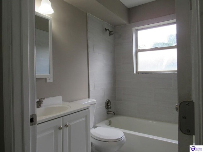 Building Photo - 244 Metts Ct