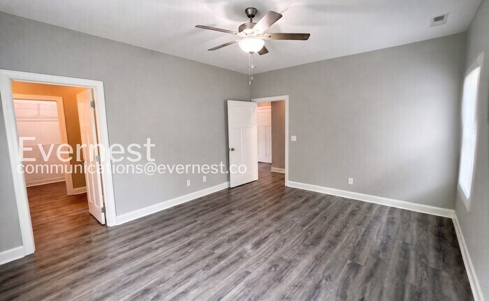 Building Photo - 5347 Roosevelt Rd