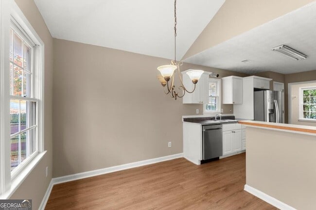 Building Photo - 16 Valleyside Dr