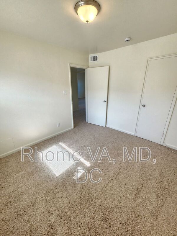 Building Photo - 6192 Greenwood Dr