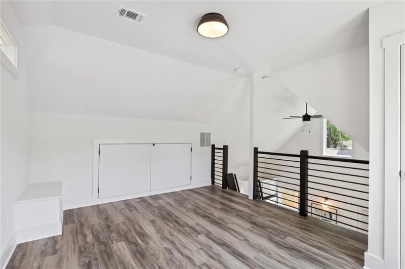 Building Photo - 496 Glenwood Pl SE