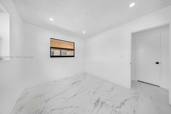 Building Photo - 6172 SW 44th St