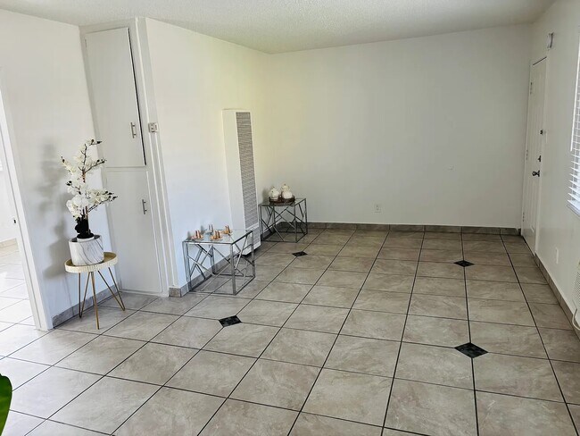 Building Photo - 9204 Sepulveda Blvd