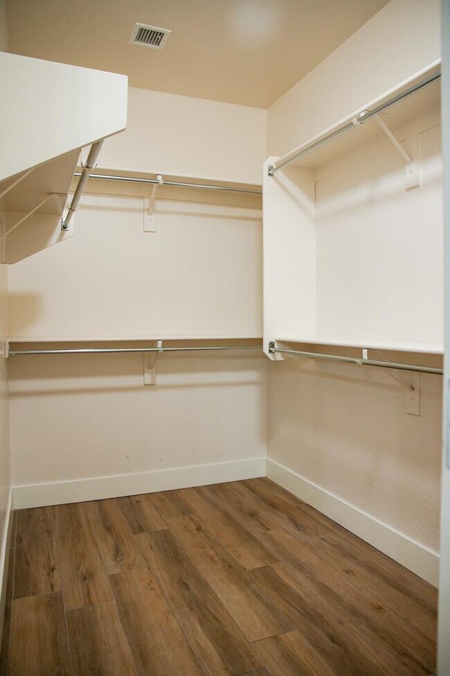 Building Photo - 1874 S 160th Ln