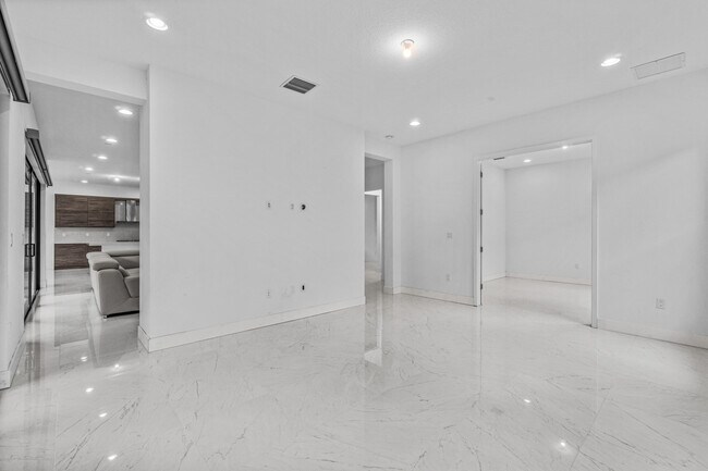 Building Photo - 17081 Five Waters Ave