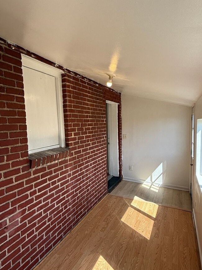 Building Photo - One Bedroom Second Floor Apartment- Dundalk, MD