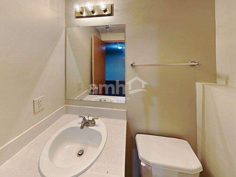 Building Photo - 6811 Magdalena Ln