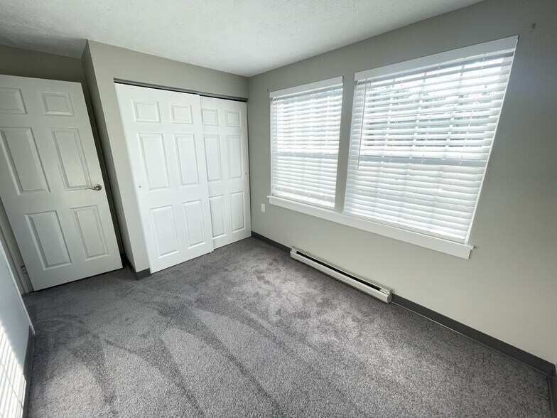 Building Photo - 6 Pin Oak Dr