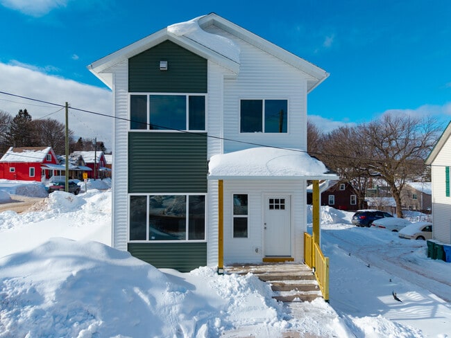 Building Photo - 412 W Baraga Ave