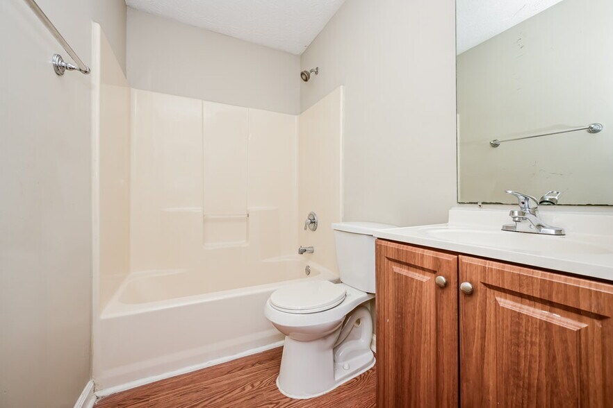 Building Photo - 508 Village Cir