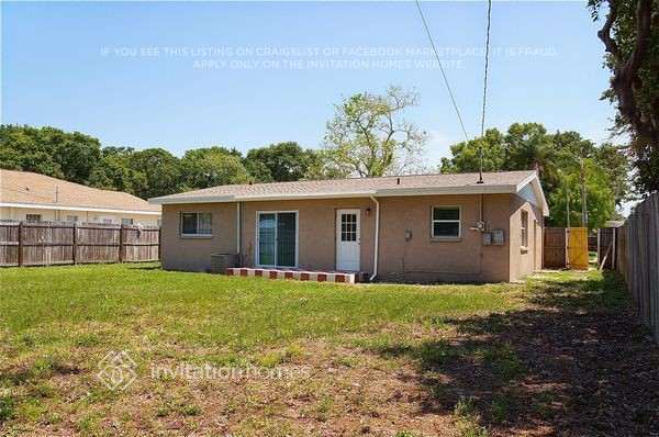 Building Photo - 6525 34th Ave N