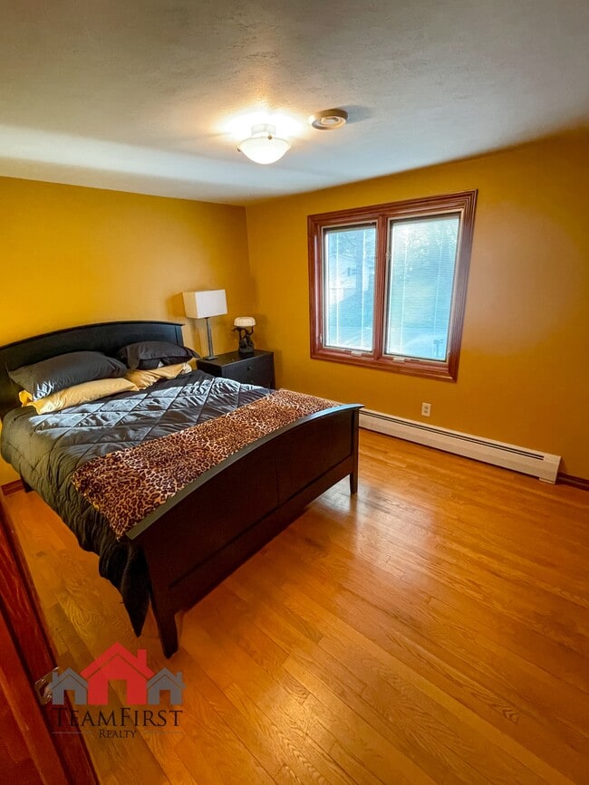 Building Photo - 910 Pine Ridge Dr