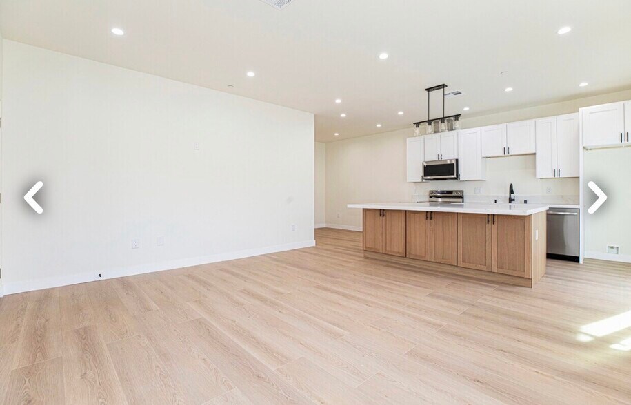 Building Photo - 2033 N Frederic St