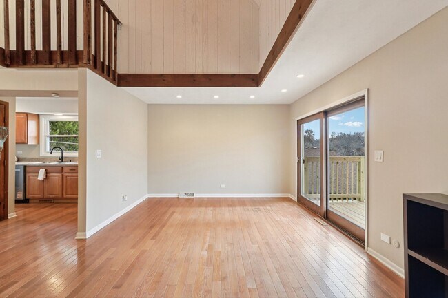 Building Photo - 23460 W N Lakewood Ln