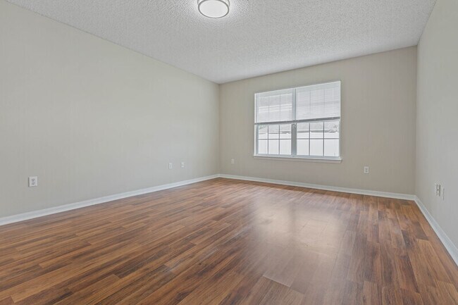 Building Photo - 6 Lemay Pl